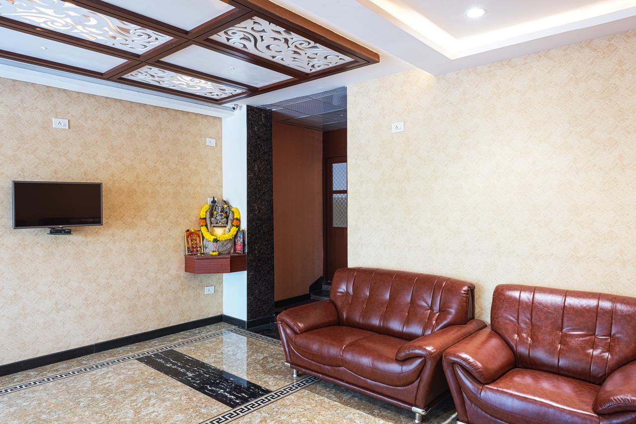 Treebo Empire Hotel Vijayawada Ngoại thất bức ảnh