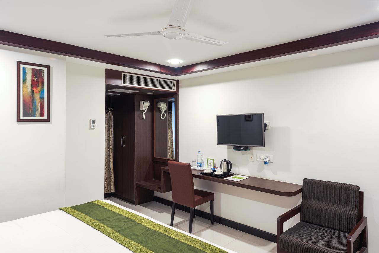 Treebo Empire Hotel Vijayawada Ngoại thất bức ảnh