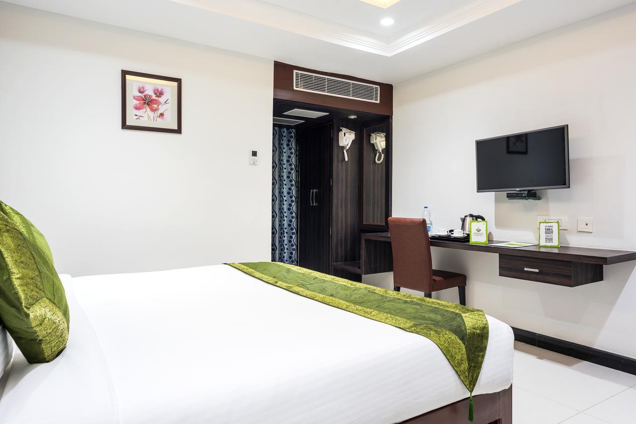 Treebo Empire Hotel Vijayawada Ngoại thất bức ảnh