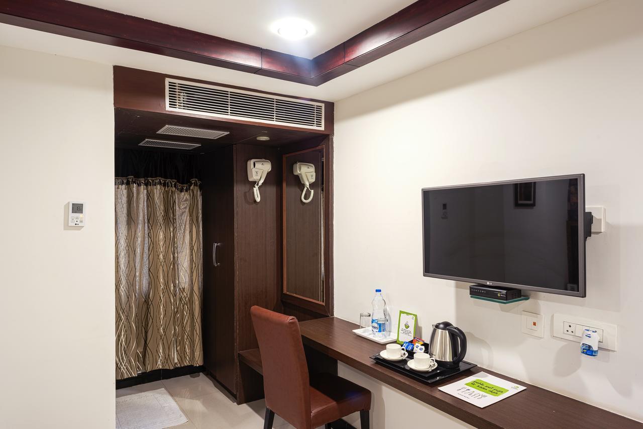 Treebo Empire Hotel Vijayawada Ngoại thất bức ảnh