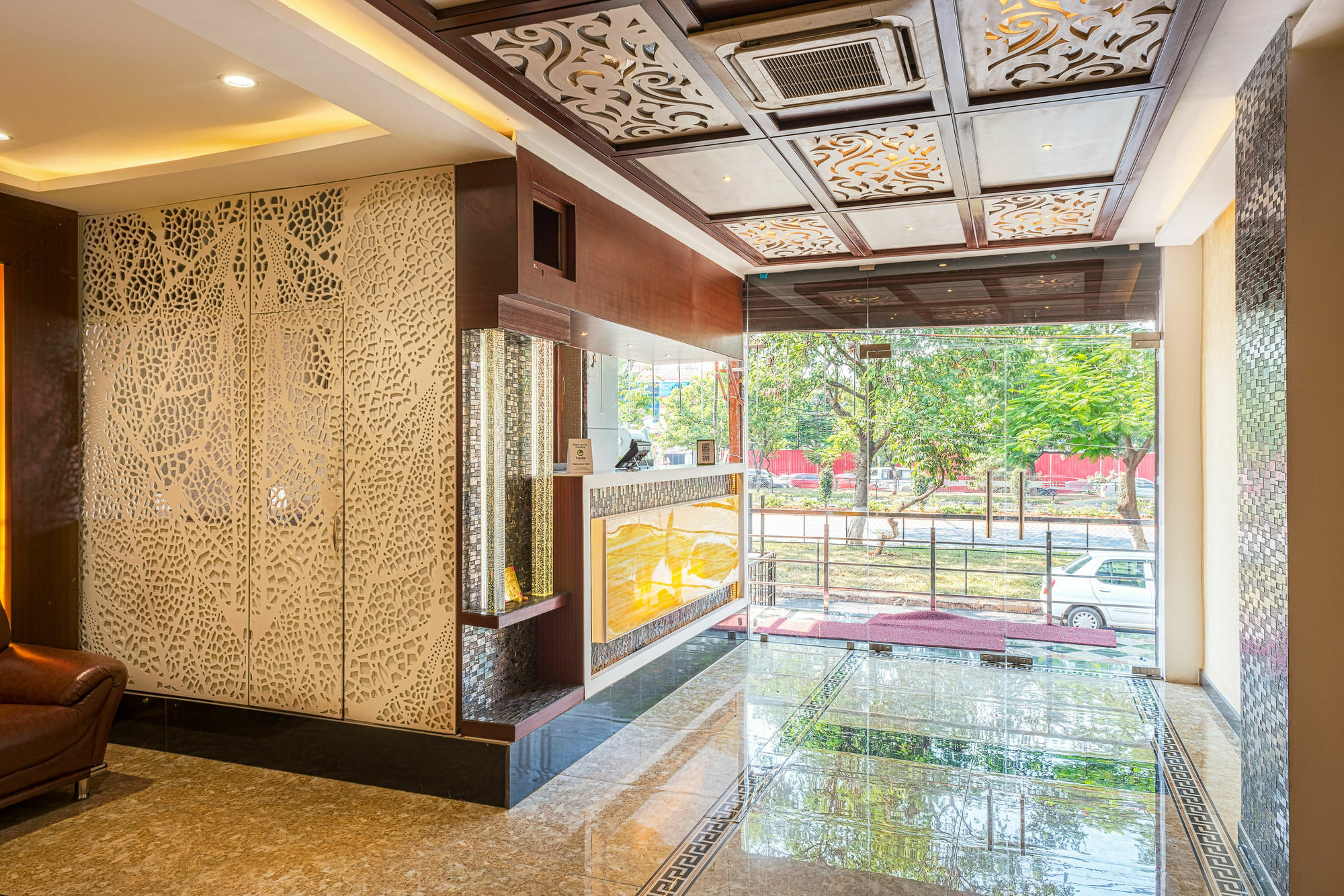 Treebo Empire Hotel Vijayawada Ngoại thất bức ảnh
